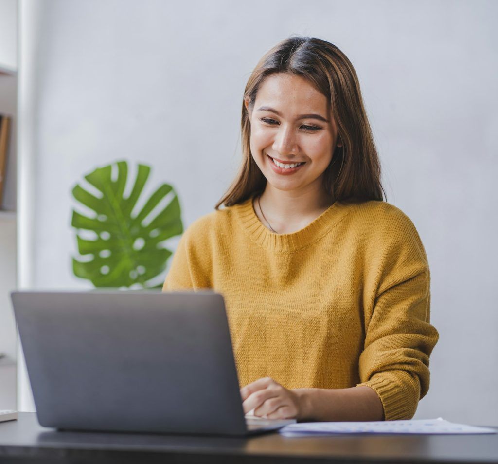 student learning using laptop meeting online classes Educational courses or training, seminars, vide